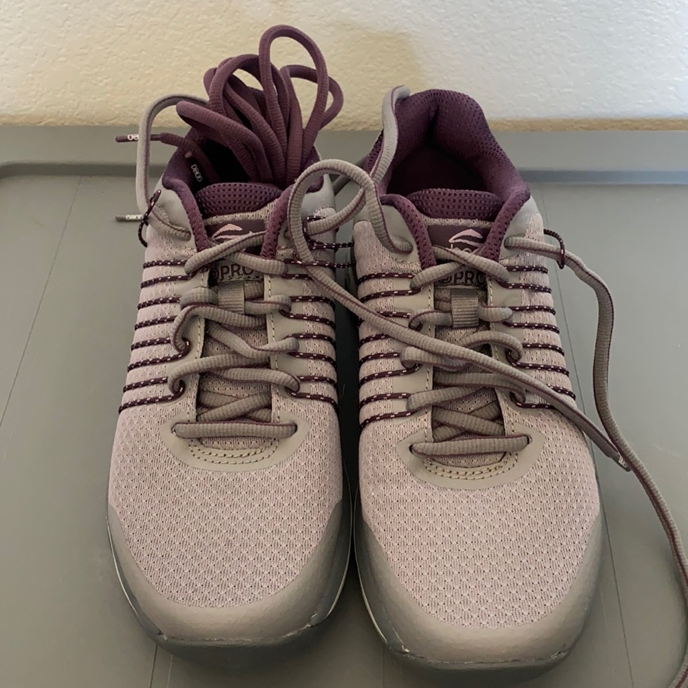 Abeo walking shoes